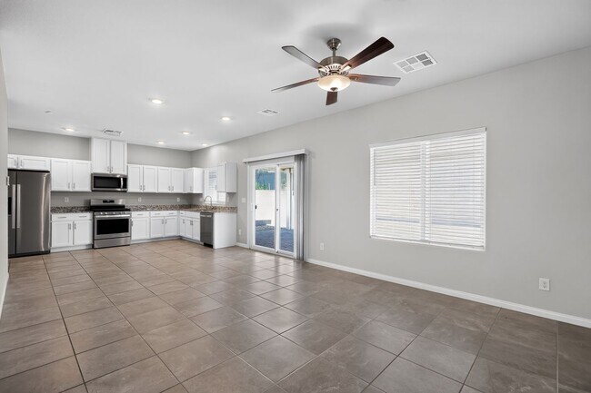 Building Photo - 371 Scarlet Pne Ct