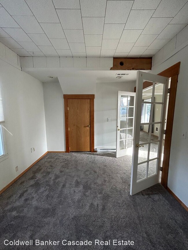 Building Photo - 4 br, 1 bath House - 311 E Court ST