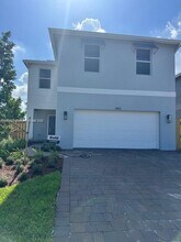 Building Photo - 892 NW 18th Dr