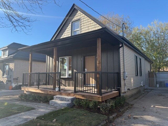 Building Photo - Almost BRAND NEW * 2+Loft Detached Home *  71 Saint Julian St. * View TODAY!