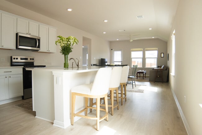 Foto del edificio - 416 Lone Cedar Rd