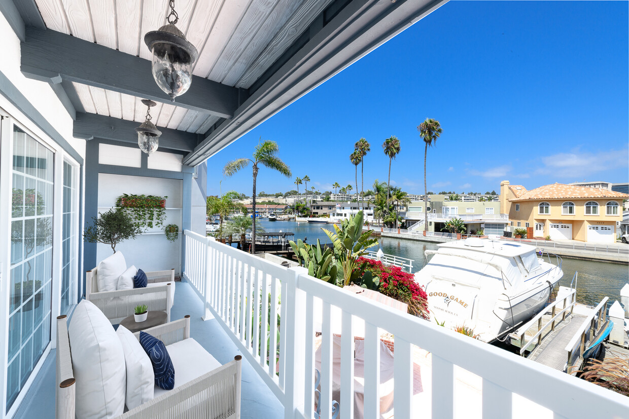 Upper Unit of Waterfront Duplex. Canal, turning basin & Newport Island Views! - 4104 River Ave