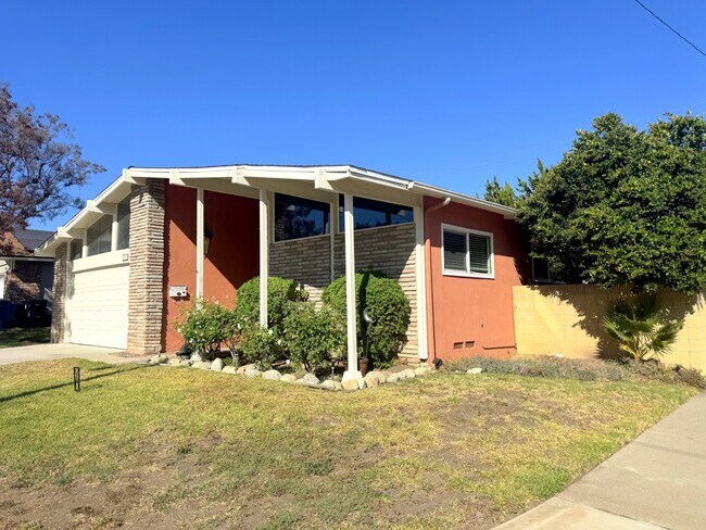 Foto del edificio - 3528 Castle Rock Rd