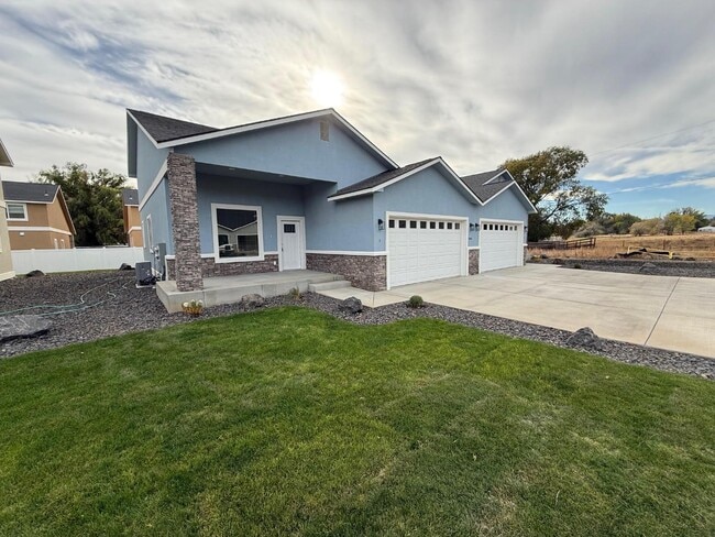 Building Photo - 9006 Nafizah Wy