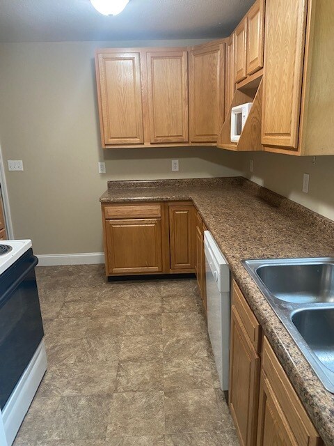 Building Photo - 1102 Lindberg Rd