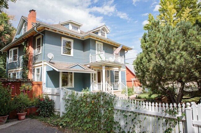 Foto del edificio - 616 W Mulberry St