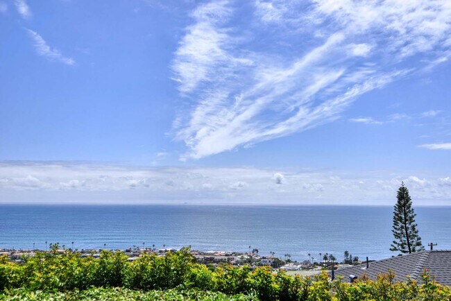 Foto del edificio - 887 La Jolla Rancho Rd