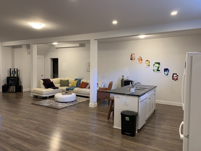 Building Photo - 145 Davis St