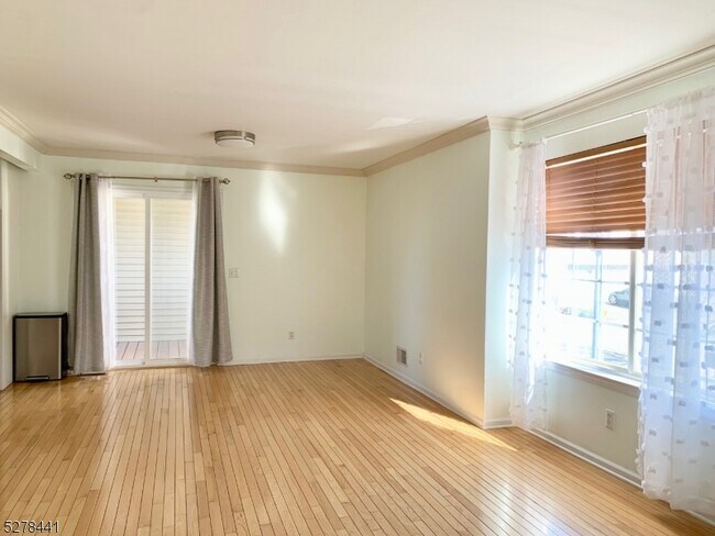 Building Photo - 14 Whispering Way W