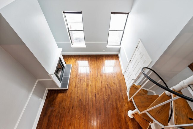 Foto del edificio - 2854 N Southport Ave