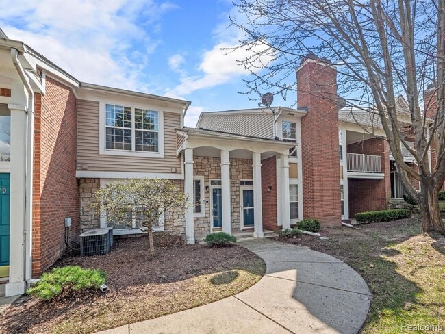 Building Photo - 44975 Marigold Dr