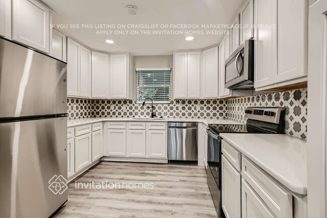 Foto del edificio - 11093 Mandarin Station Dr E