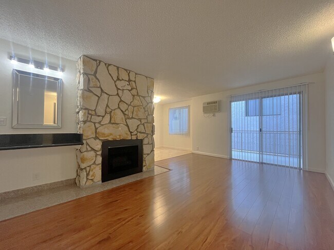 Foto del edificio - 3662 Midvale Ave