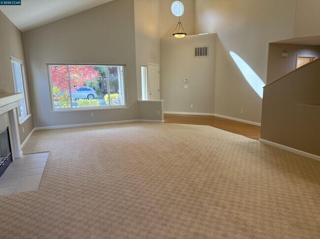 Foto del edificio - 600 Bourne Ct