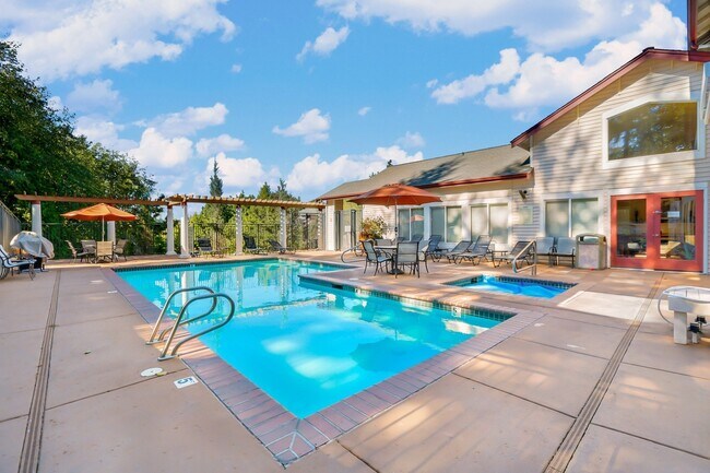 Piscina - 3910 243rd Pl SE