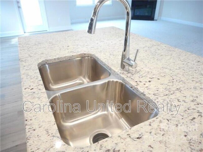 Foto del edificio - 17015 Dogwood Crk Ln