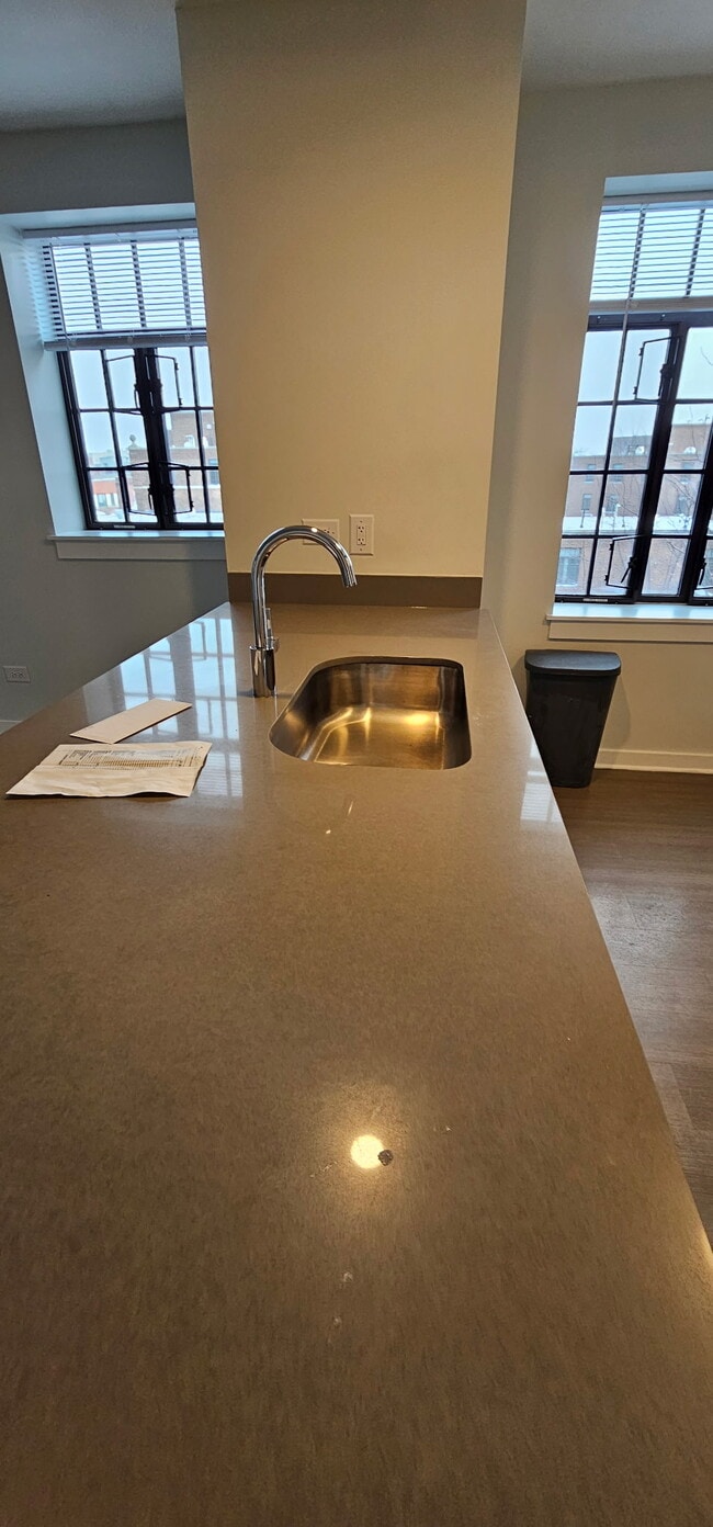 Foto del edificio - 2857 N Clybourn Ave