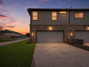 Building Photo - 2830 Scanlan Mdw
