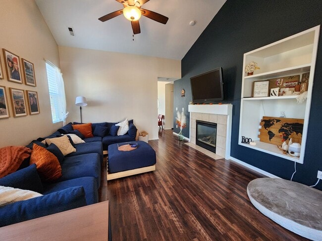 Building Photo - Stunning 3 Bed 3 Bath Home Near Peterson A...
