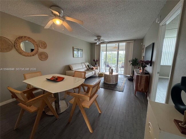 Building Photo - 9450 Poinciana Pl