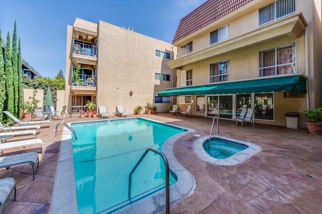 Foto del edificio - 5845 Doverwood Dr