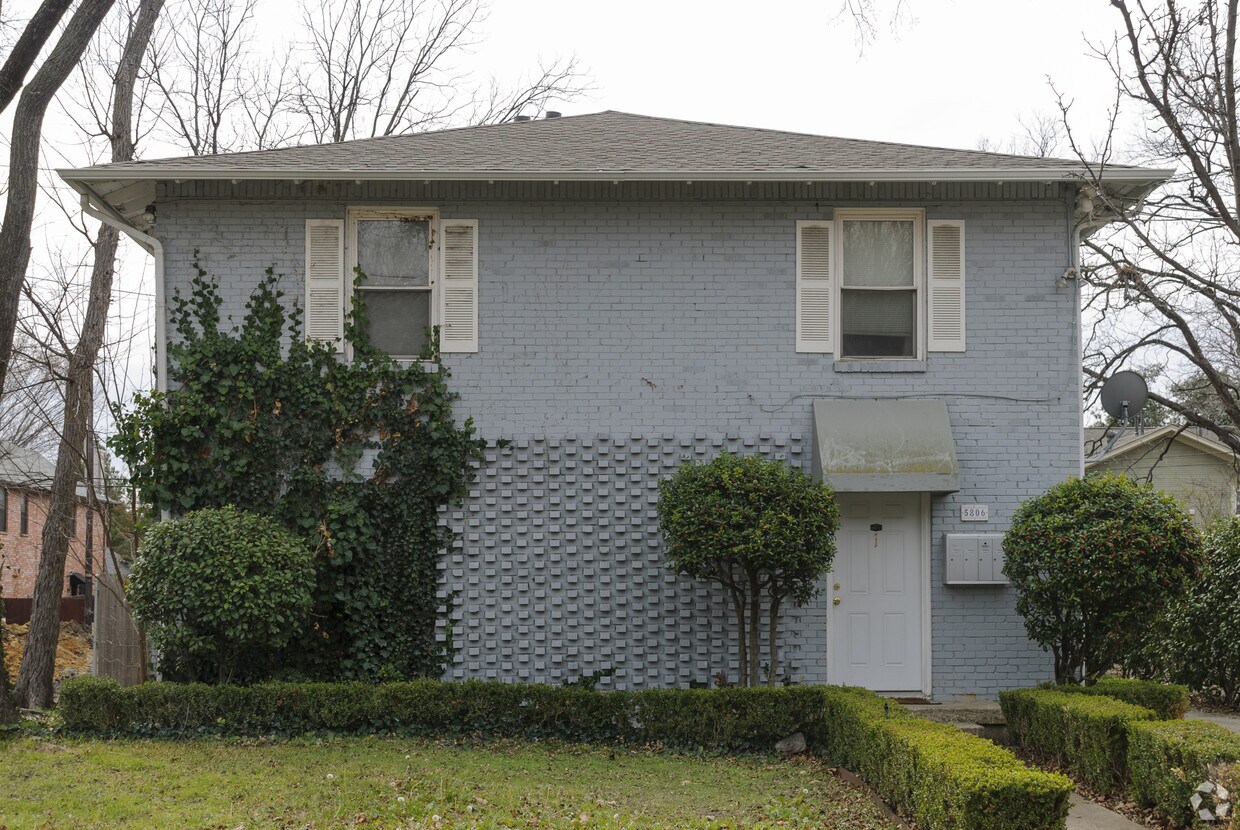 Foto del edificio - 5806 Bryan Pkwy