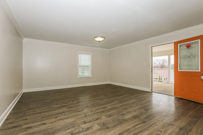 Building Photo - 313 S Neeley St
