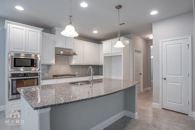 Foto del edificio - 120 Knight of Realm Blvd