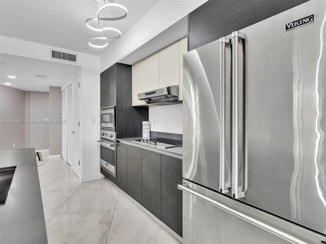 Foto del edificio - 9821 E Bay Harbor Dr