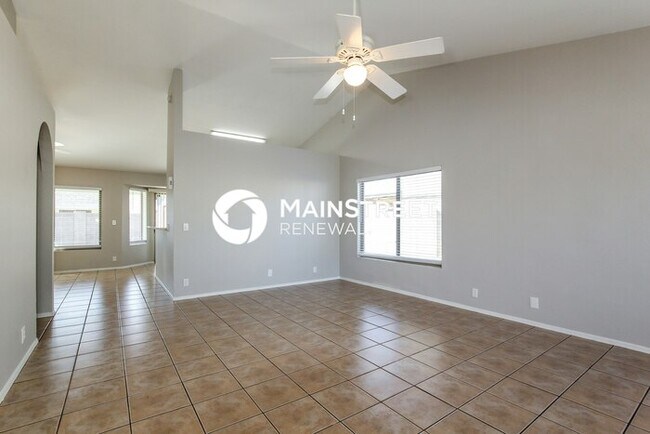 Building Photo - 4 Bedroom Pet-Friendly Home in Glendale, A...