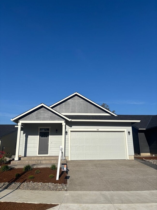 Building Photo - 3 Bedroom 2 Bath Silverton OR