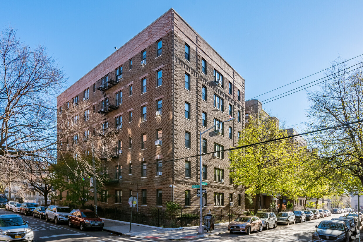 Building Photo - 8812 Elmhurst Ave
