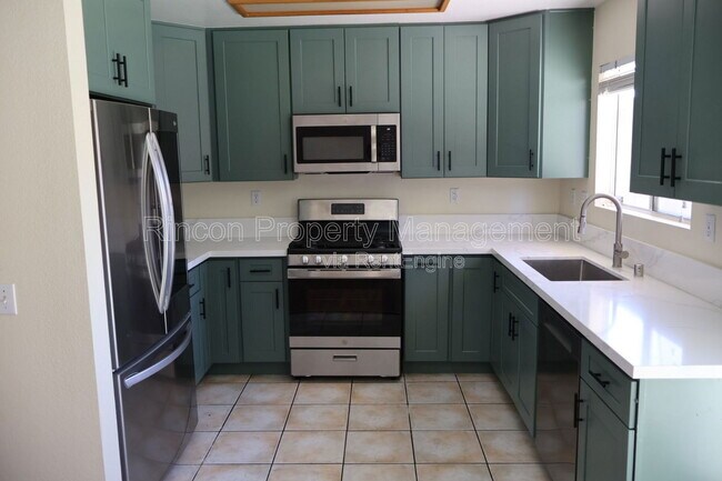 Foto del edificio - 225 Cinnamon Oak Ave