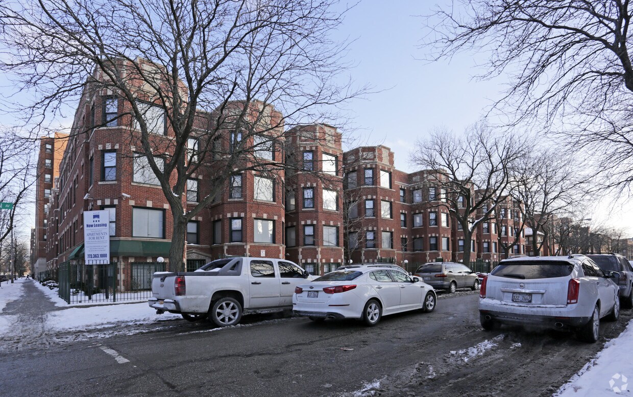 Primary Photo - 6901 S Paxton Ave