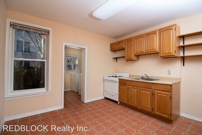 Building Photo - 2 br, 1 bath House - 424 N Wiota St