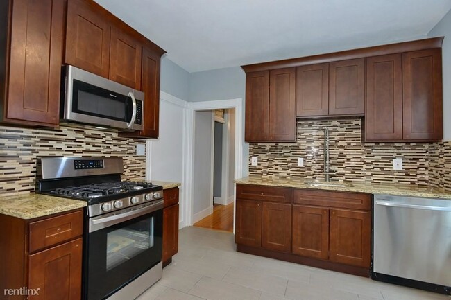Building Photo - 4 br, 1 bath  - 157 Adams St Apt 1A