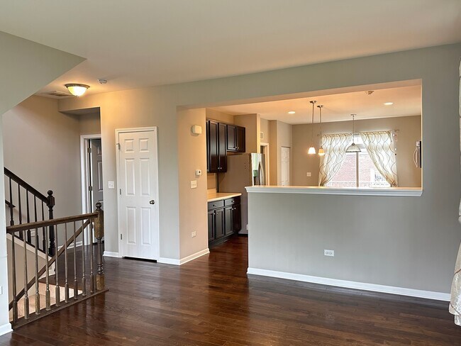 Building Photo - 2543 Dunraven Ave