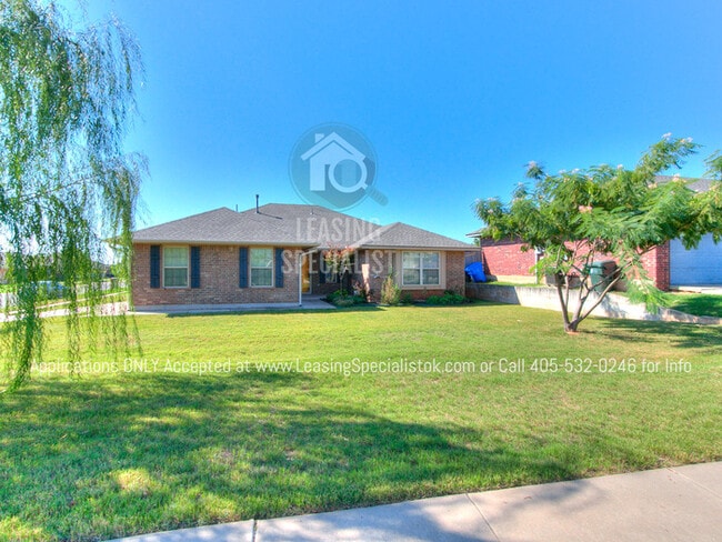 Building Photo - 200 Tecumseh Meadows Dr