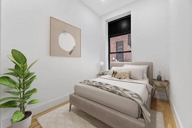 Building Photo - 570 Ninth Avenue
