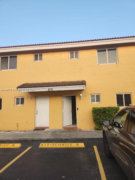 Foto del edificio - 8171 NW 8th St