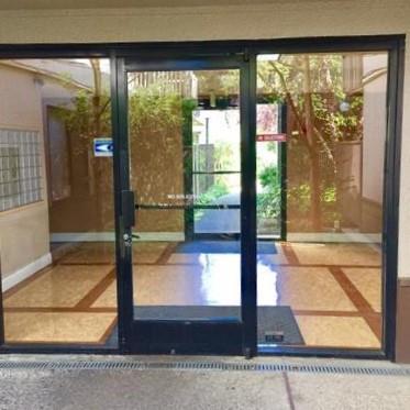 Foto del edificio - 7121 Shelter Creek Ln