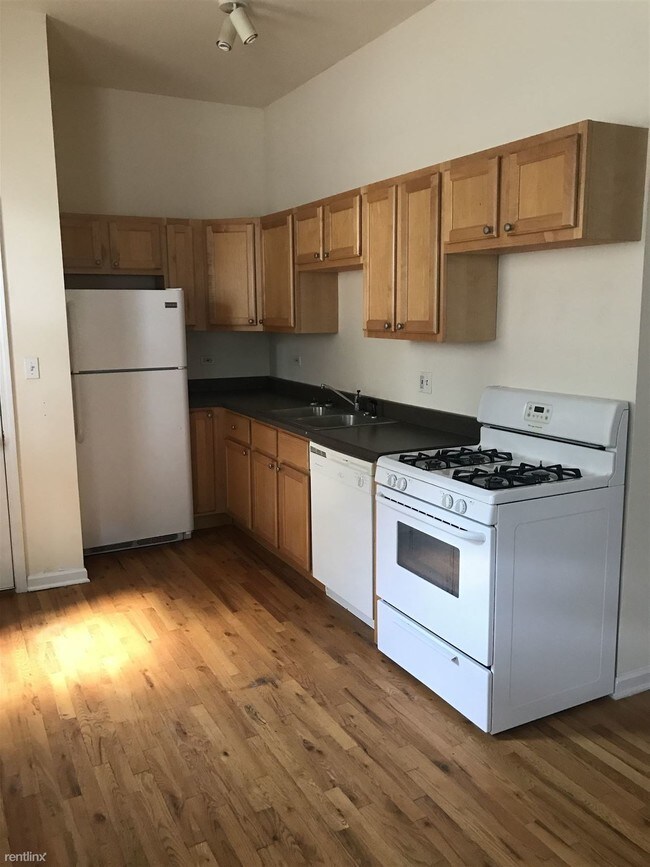 Building Photo - 2056 N Leavitt St