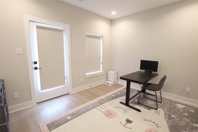 Foto del edificio - 4916 Brinkman St