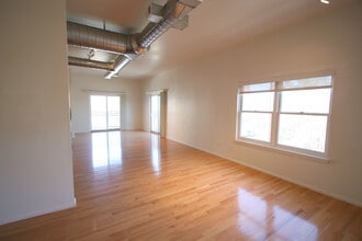 Building Photo - 400 Copper Ave NE