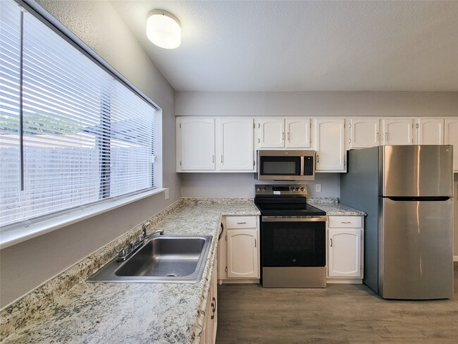 Building Photo - 6401 Deihl Rd