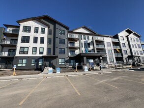 Building Photo - 100 Banister Dr