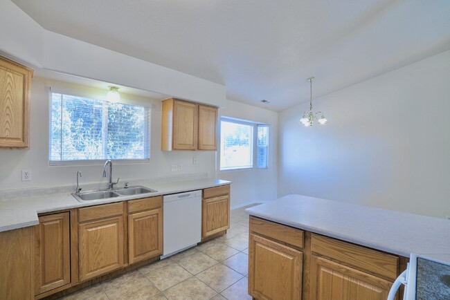 Building Photo - "Charming 3-Bed Oasis with 2 Full Baths in...