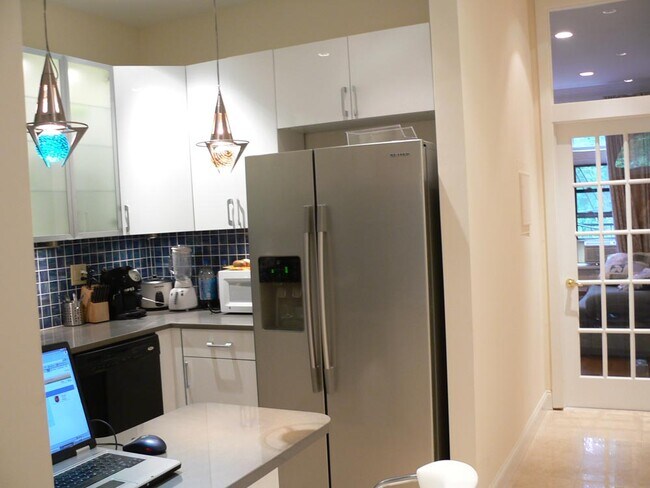 Building Photo - 481 Jersey Ave