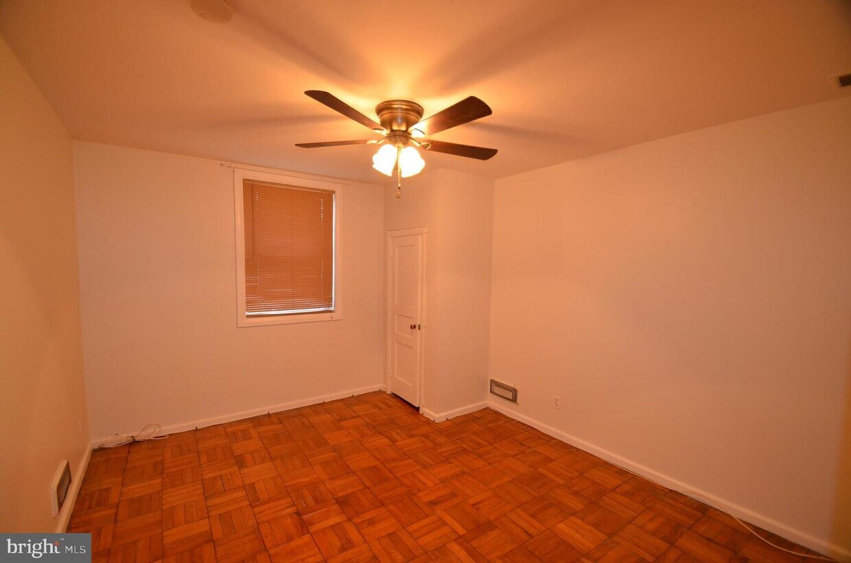 Foto principal - 6122 Old Washington Rd
