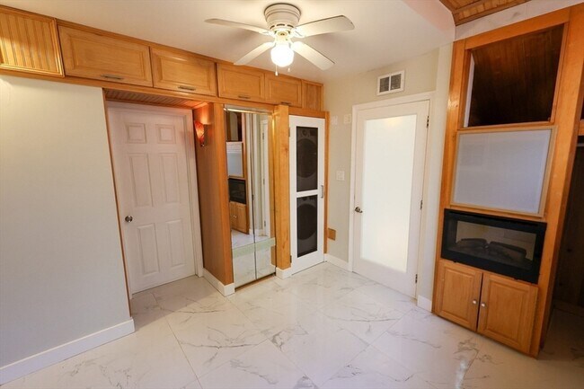 Foto del edificio - 235 Savin Hill Ave